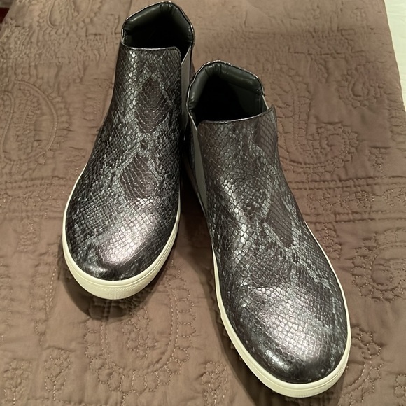 33. Coconuts by Matisse Booties in Silver Snake Print - Picture 1 of 9